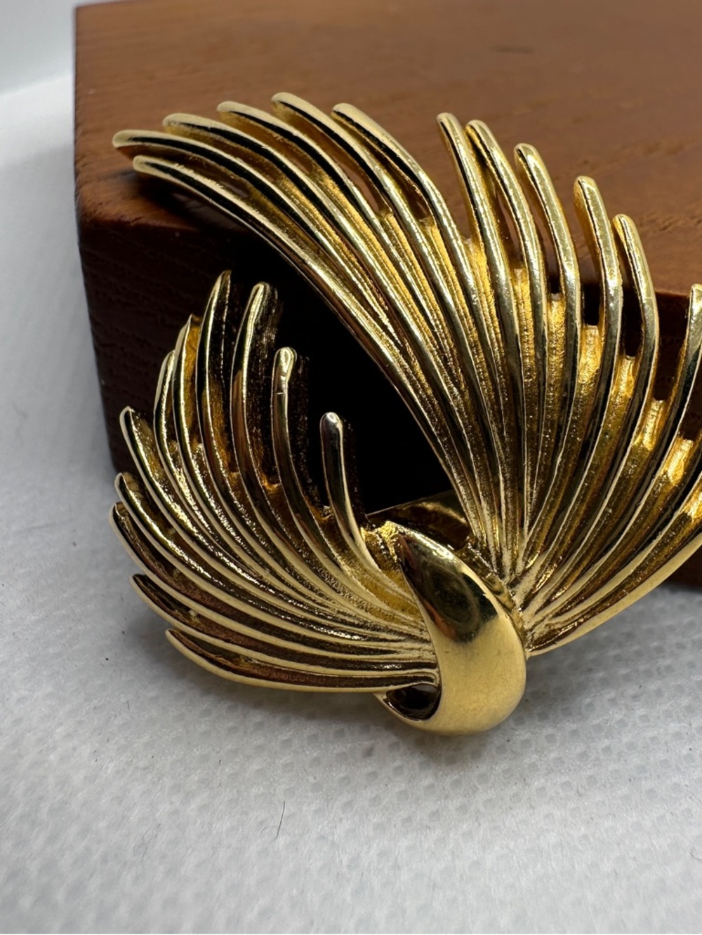 Vintage gold tone brooch pin - asymmetrical feather or wings